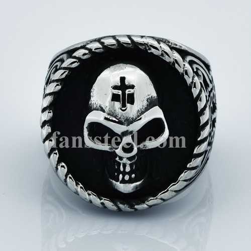 FSR14W22 cross on head skull ring